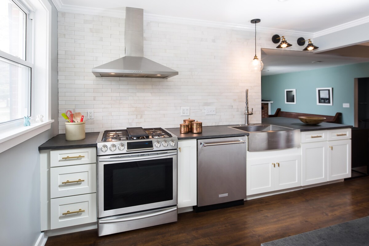 User-Friendly Modern Galley Kitchen User-Friendly Modern Galley Kitchen