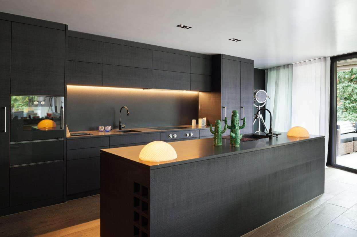 Attractive Black Kitchen Modern Designs