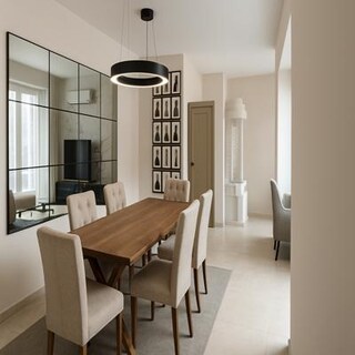 Modern Dining Room Design with Mirror Wall and Wooden Table