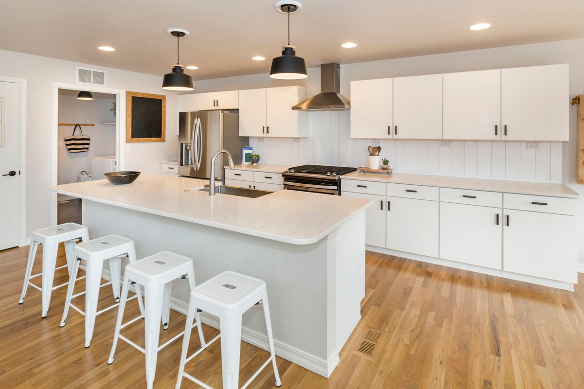 Stylish Modern Farmhouse Kitchen Stylish Modern Farmhouse Kitchen
