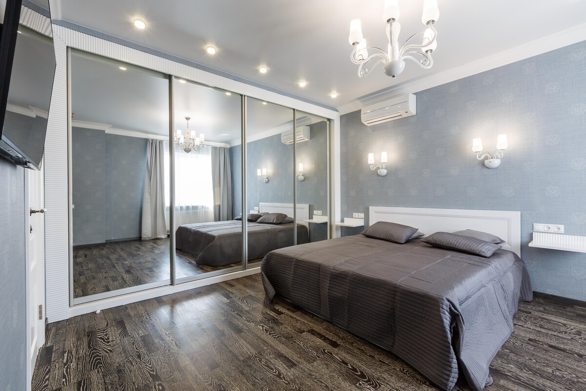 Sleek Fitted Mirrored Wardrobes Sleek Fitted Mirrored Wardrobes