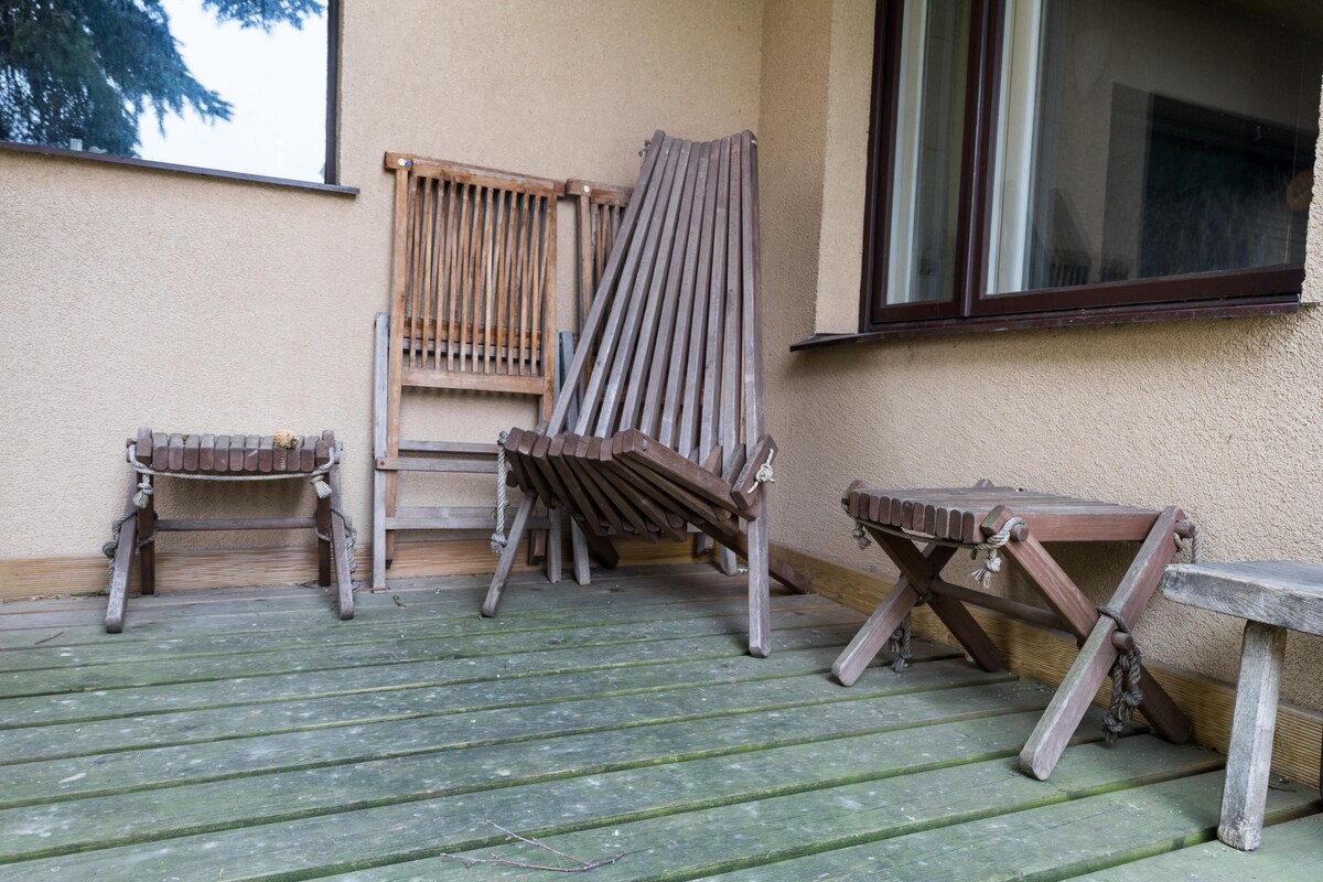 Simple Contemporary Balcony Design with a Bench