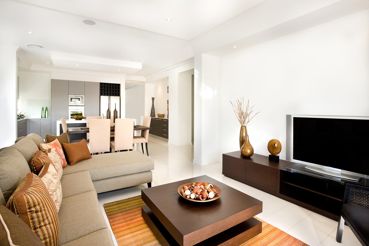 White living room interior design White living room interior design