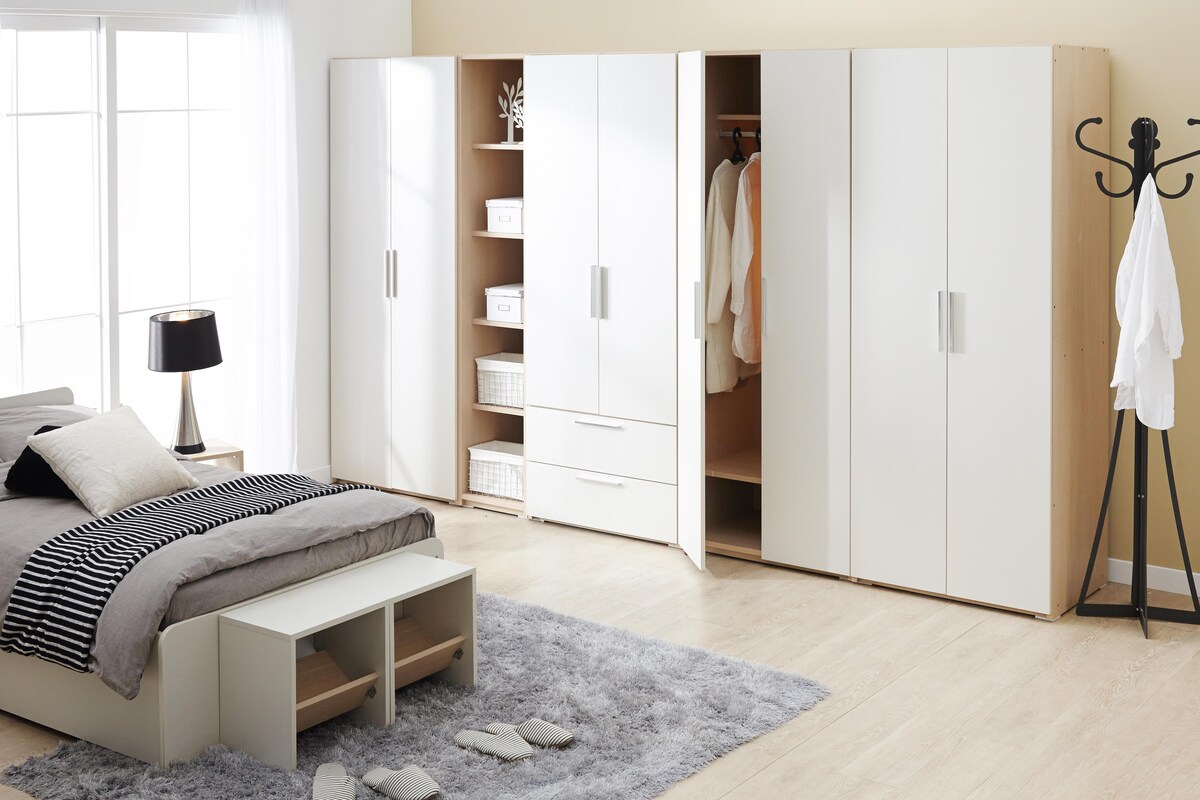 Modern White Wooden Wardrobe with Eight Doors Modern White Wooden Wardrobe with Eight Doors
