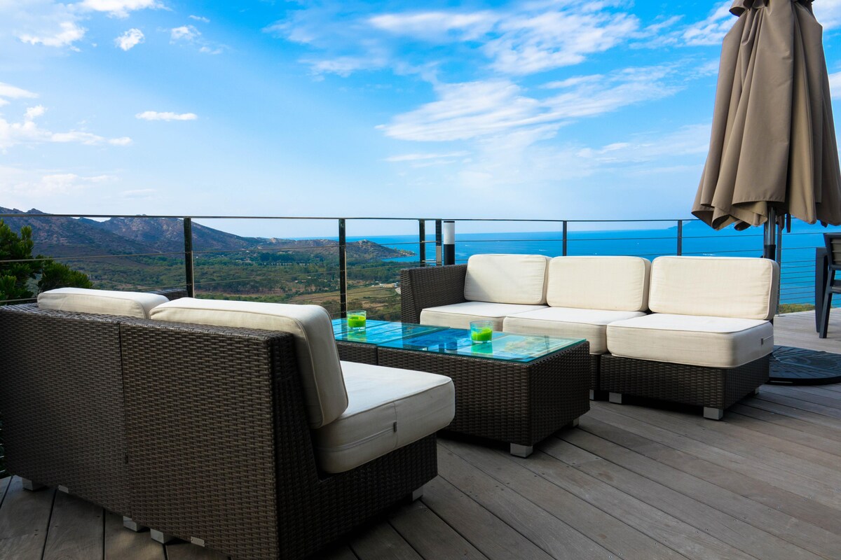 Elegant Contemporary Balcony Design with Wicker Furniture Elegant Contemporary Balcony Design with Wicker Furniture