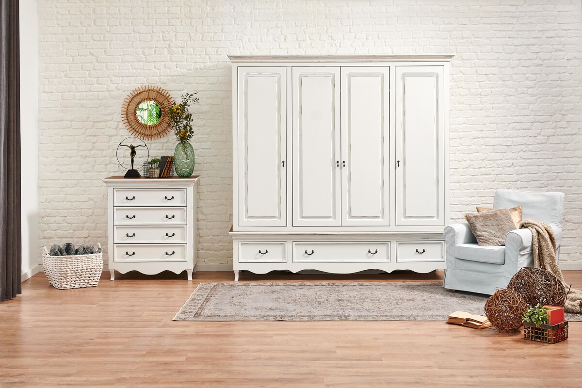 Classic Wardrobe Design with Storage Classic Wardrobe Design with Storage