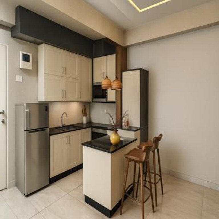 Medium Wooden Finish Modern L Shaped Modular Kitchen Design with Island Counter Medium Wooden Finish Modern L Shaped Modular Kitchen Design with Island Counter