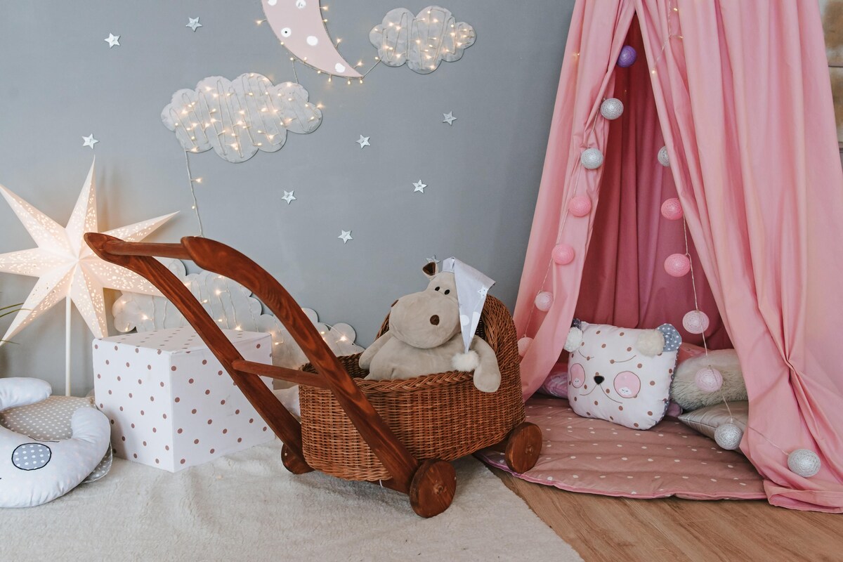 Pretty Contemporary Kids Room Design with Fairy Light Pretty Contemporary Kids Room Design with Fairy Light