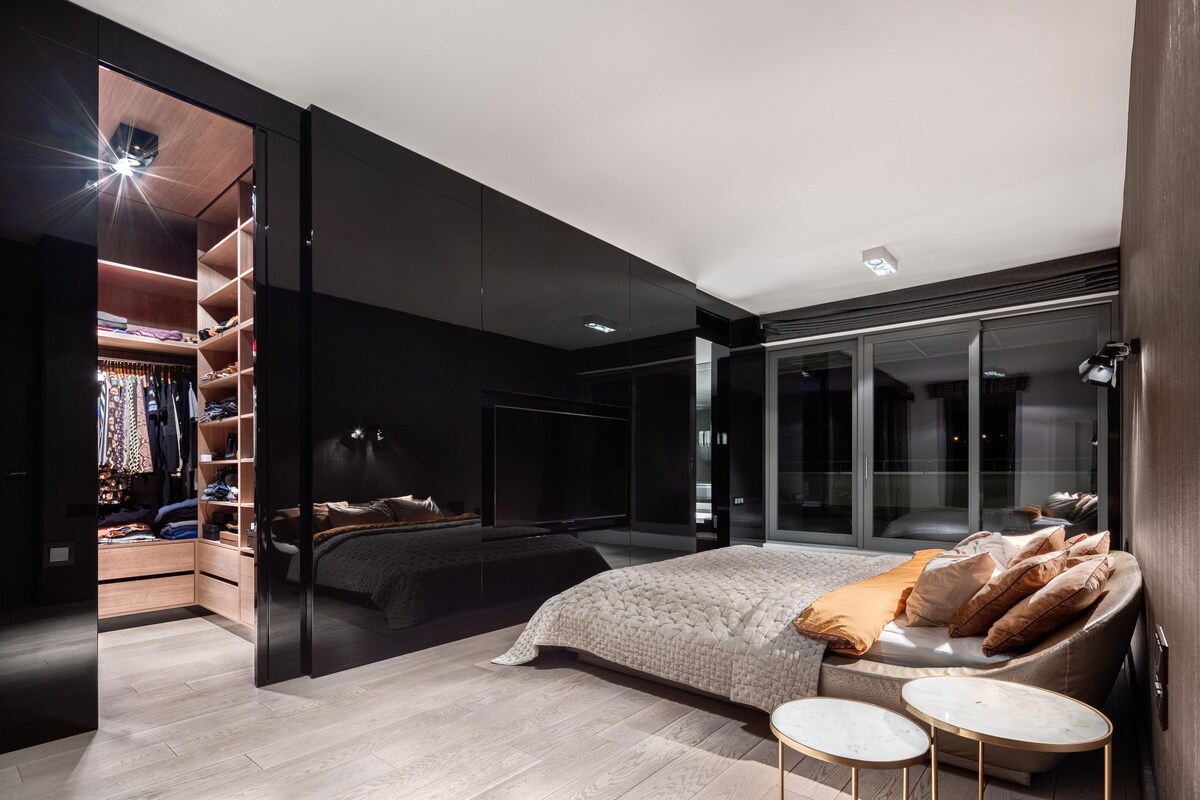 Stunning Black Sliding Wardrobe