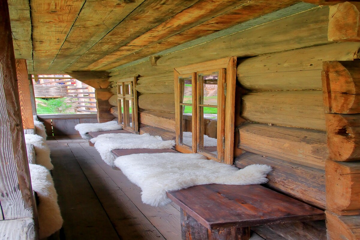 Simple Rustic Balcony Design with a Bench Simple Rustic Balcony Design with a Bench