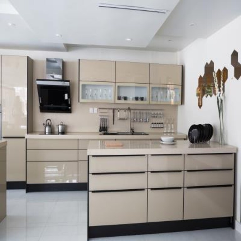 Laminated Modular Kitchen in Beige and Black