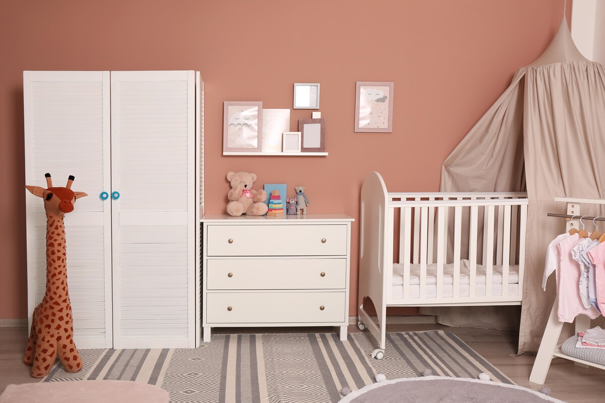 Cute Contemporary Kids Room Design with a Giraffe