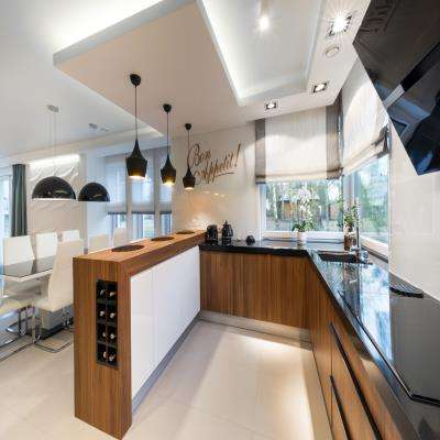 C-shaped Modular Kitchen with Stylish Elements