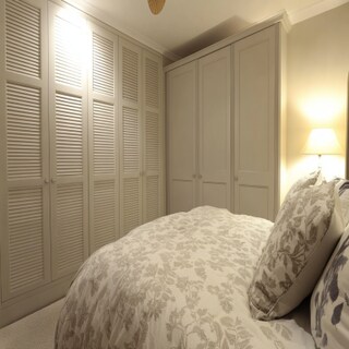 Contemporary 5-Door Wardrobe Design with Curved White Shutters