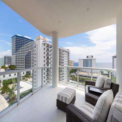 Elegant Contemporary Balcony Design with Railings