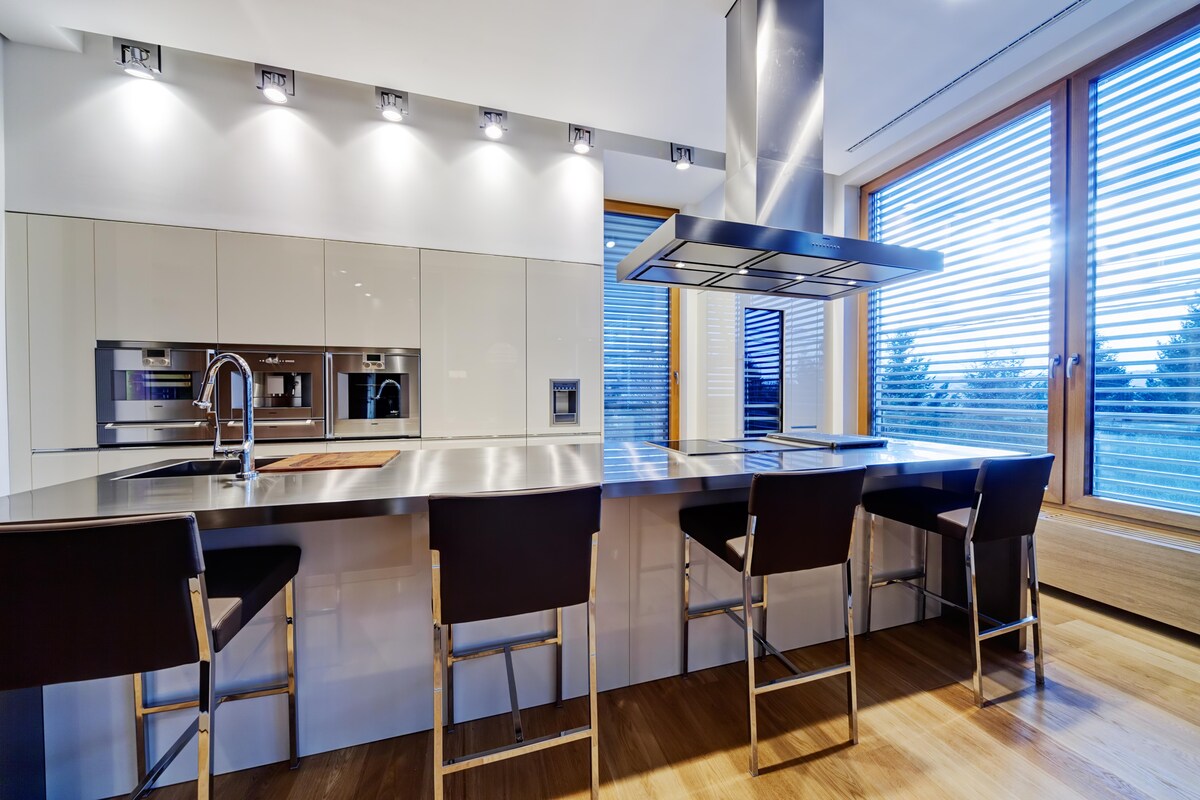 SS Modular Kitchen with Plentiful Natural Light