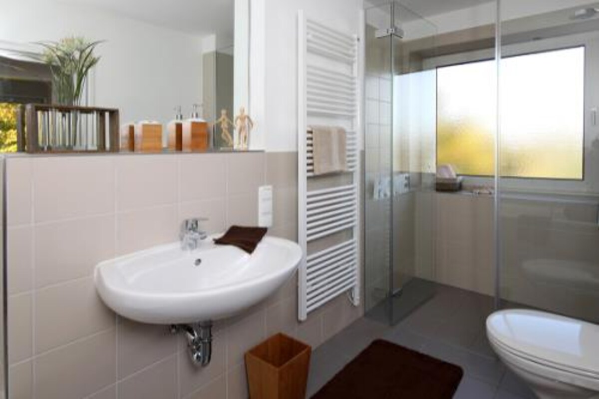 Luxurious Compact Bathroom Design Luxurious Compact Bathroom Design