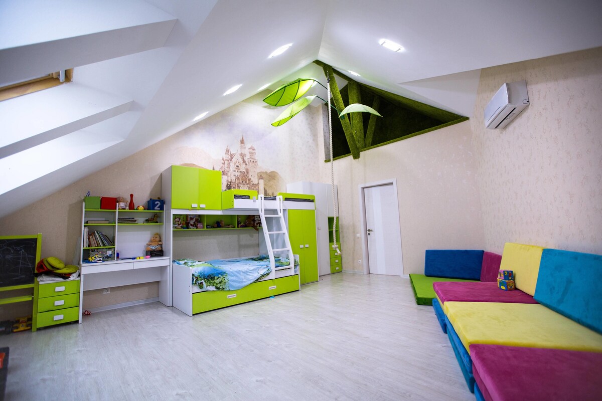 A Large Kids Room A Large Kids Room