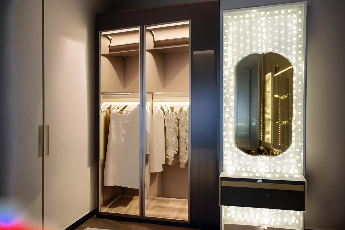 The Warm Poetry Of Your Mirrored Wardrobe With LED Lights The Warm Poetry Of Your Mirrored Wardrobe With LED Lights