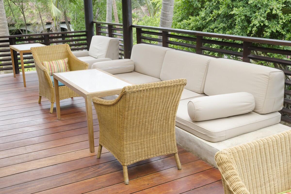 Elegant Balcony Design with Cane Furniture Elegant Balcony Design with Cane Furniture