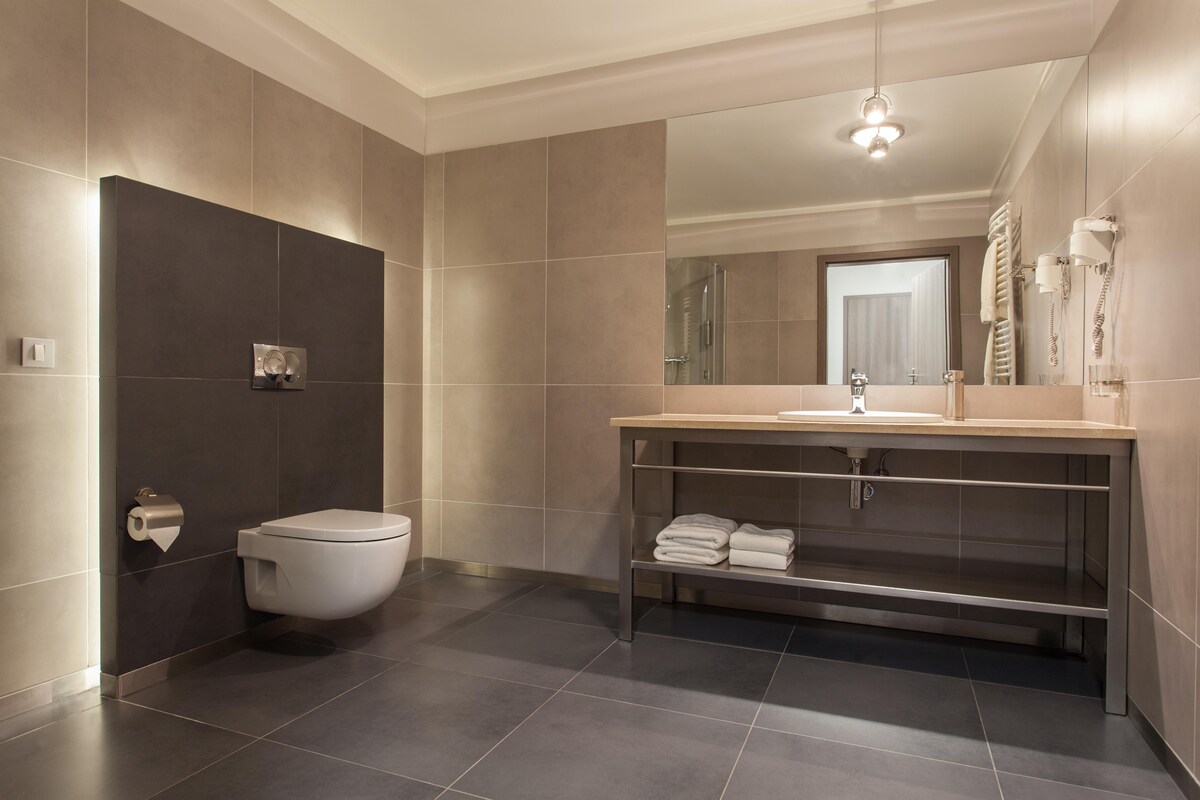 Contemporary Bathroom Design With Cove Lights Contemporary Bathroom Design With Cove Lights