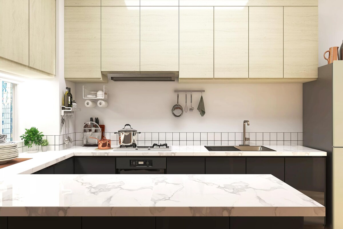 U-Shaped Modular Kitchen with Shiny Finish U-Shaped Modular Kitchen with Shiny Finish