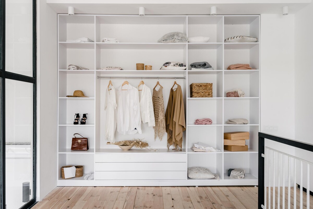 Contemporary Wardrobe Design With Open Units