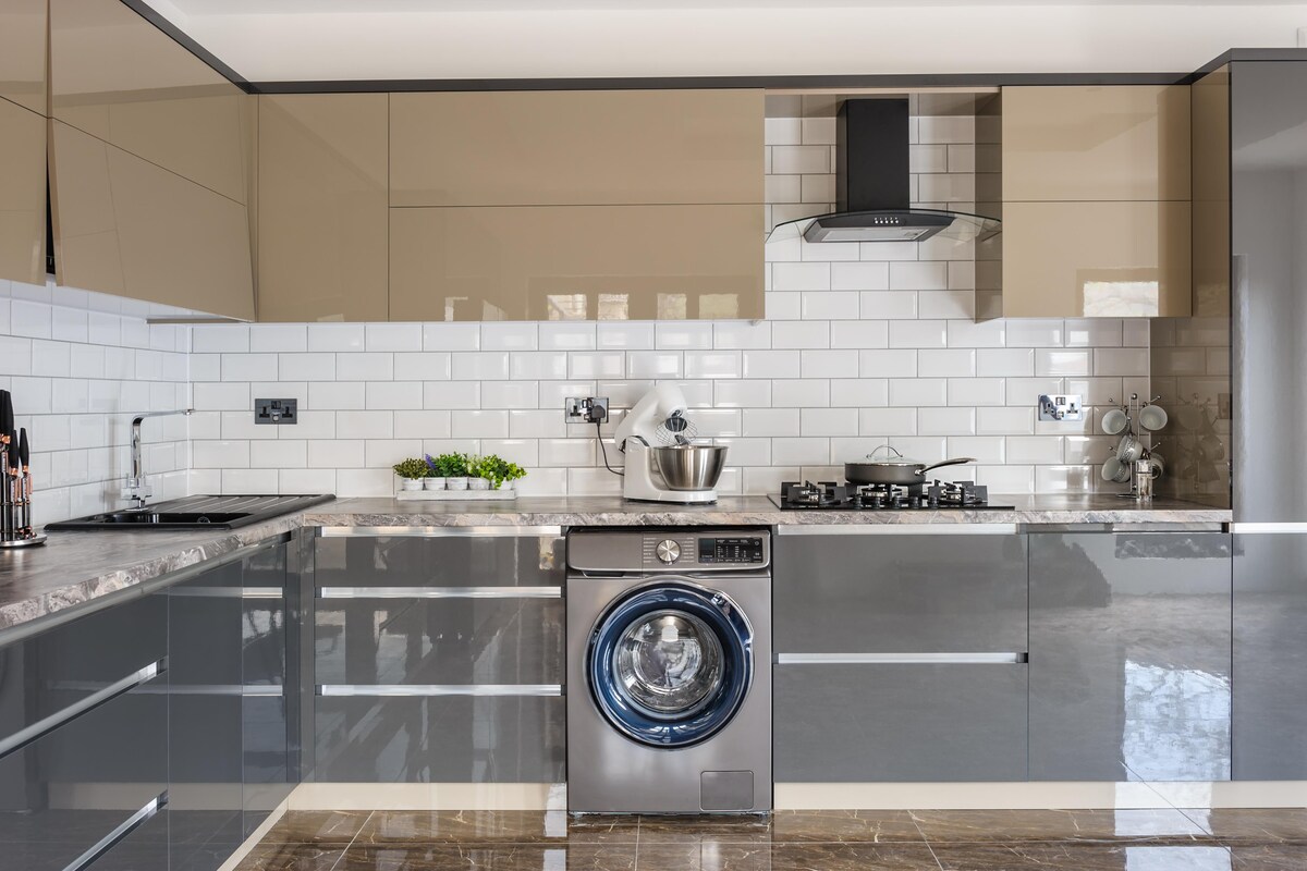 Acrylic Modular Kitchen with Neutral Finishes