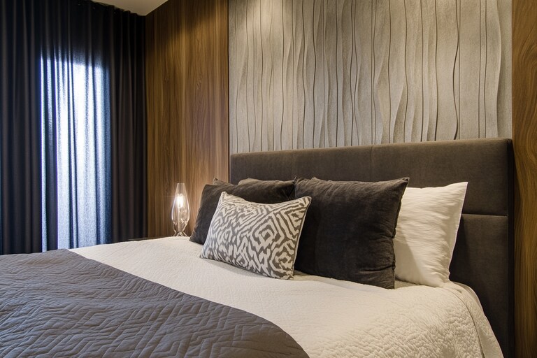 Modern Bedroom Wall Design With Grey Textured Wall And Vertical Wooden ...