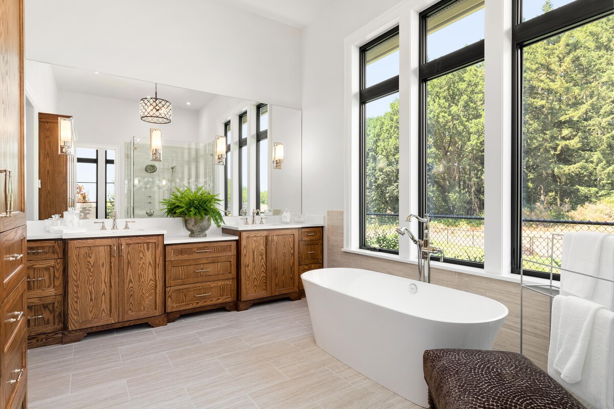 Traditional Large Bathroom Design