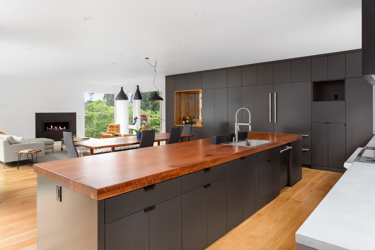 Sleek Modular Kitchen with Large Island Sleek Modular Kitchen with Large Island