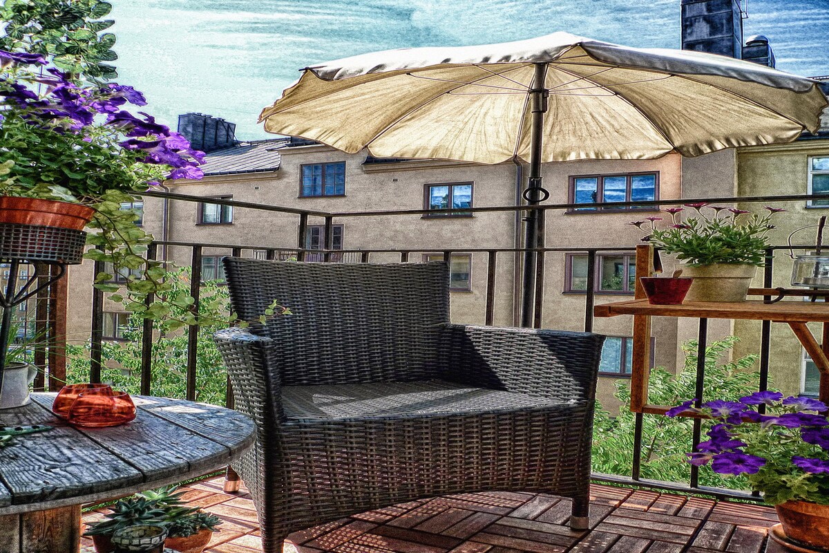 Cosy Balcony Design with Railings Cosy Balcony Design with Railings