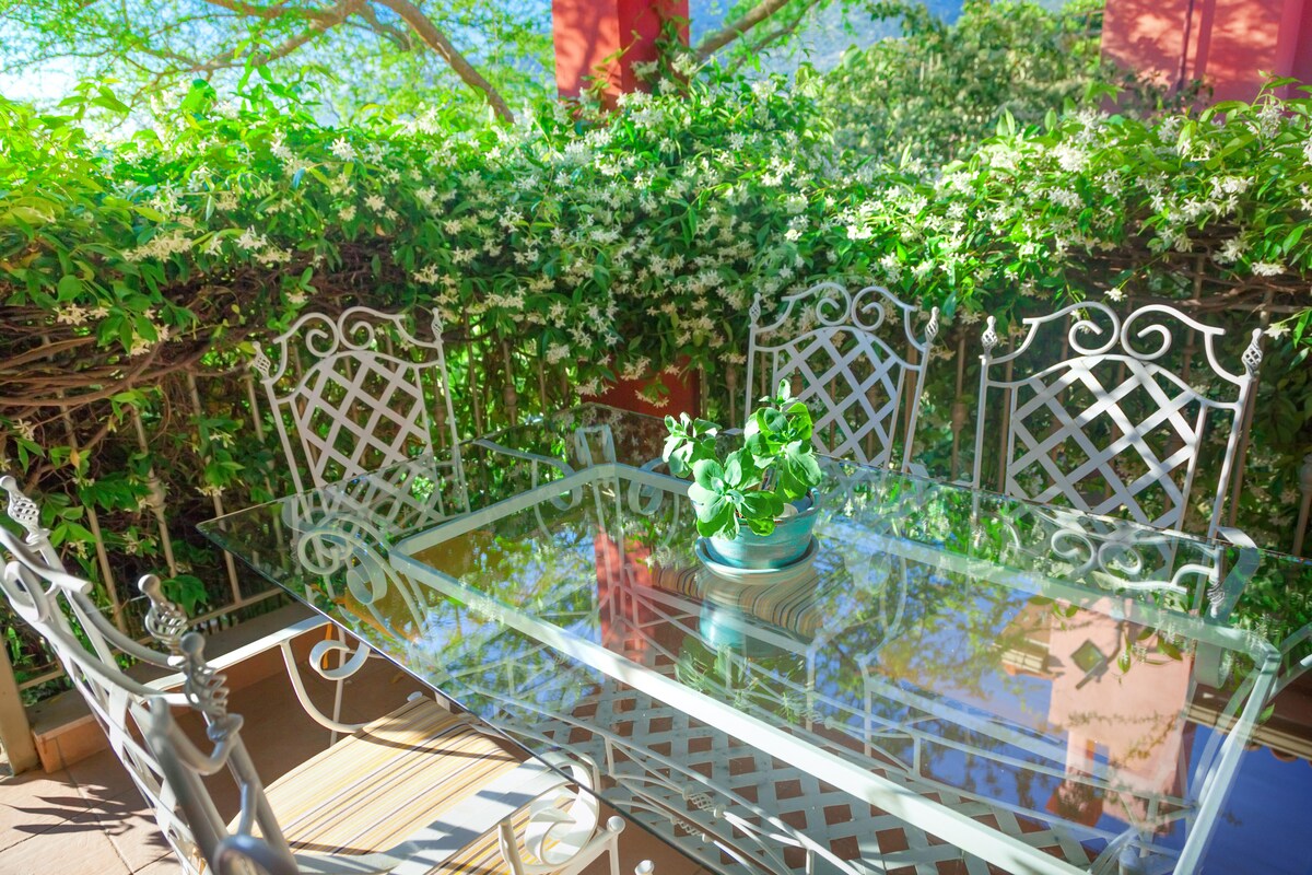 Cosy Balcony Design with a Garden Cosy Balcony Design with a Garden