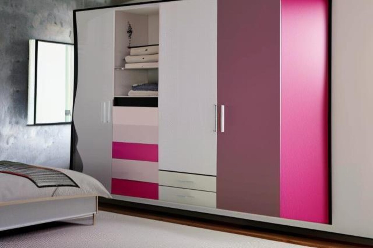 Contemporary Pink and White Wardrobe Design Contemporary Pink and White Wardrobe Design