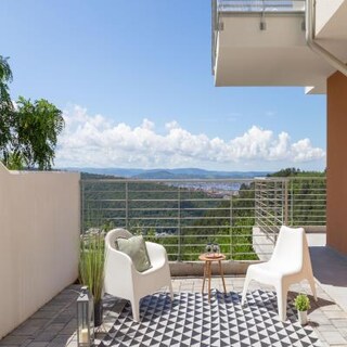 Elegant Contemporary Balcony Design with White Chairs