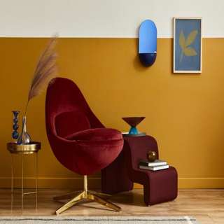 Dark Hued Bold Living Room Designs With Minimalist Patterns