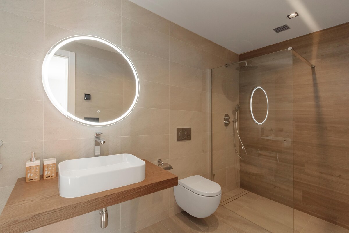 Contemporary Bathroom Design with Beige Wall Contemporary Bathroom Design with Beige Wall