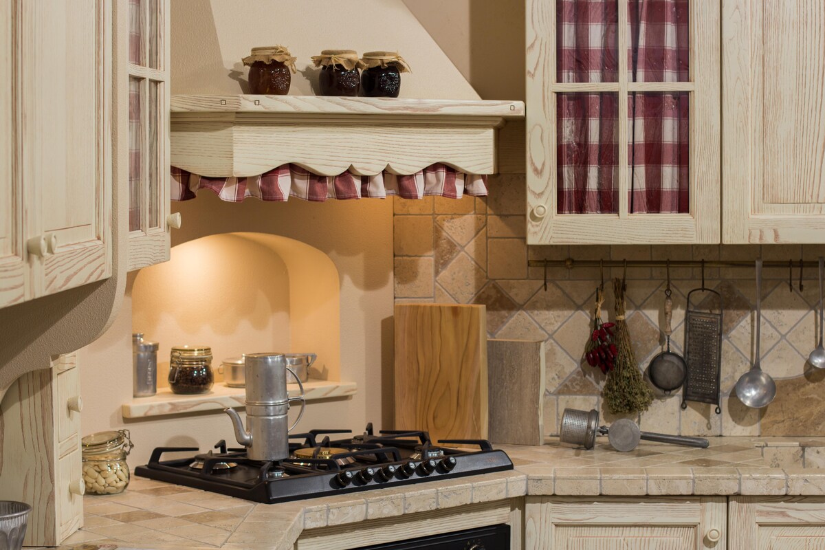 Modern Tuscan Kitchen in Wood Tones