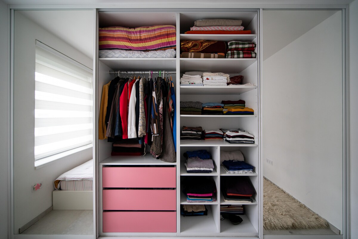 Simple Small Wardrobe Design