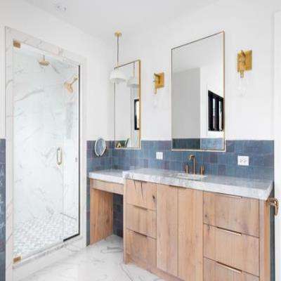 Modern Bathroom Design With Square Mirror