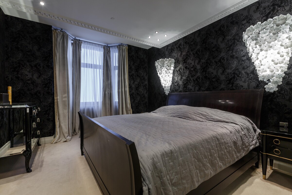 Master Bedroom Design with Black Furniture Master Bedroom Design with Black Furniture