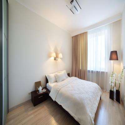 Elegant Minimalistic Master Bedroom Design