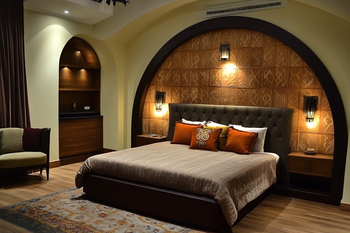 Art Deco Bedroom Wall Design With Arch And Wall Niche