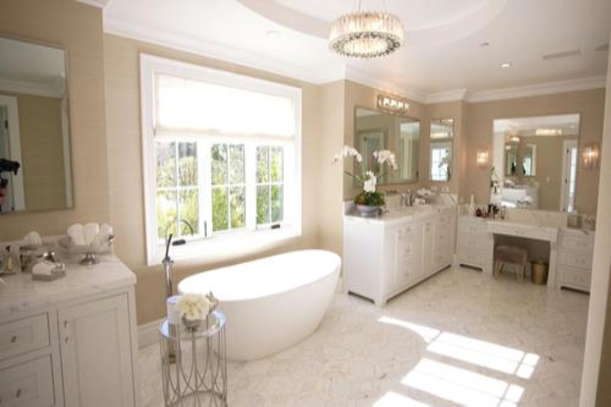 Luxurious Spacious Bathroom Design Luxurious Spacious Bathroom Design