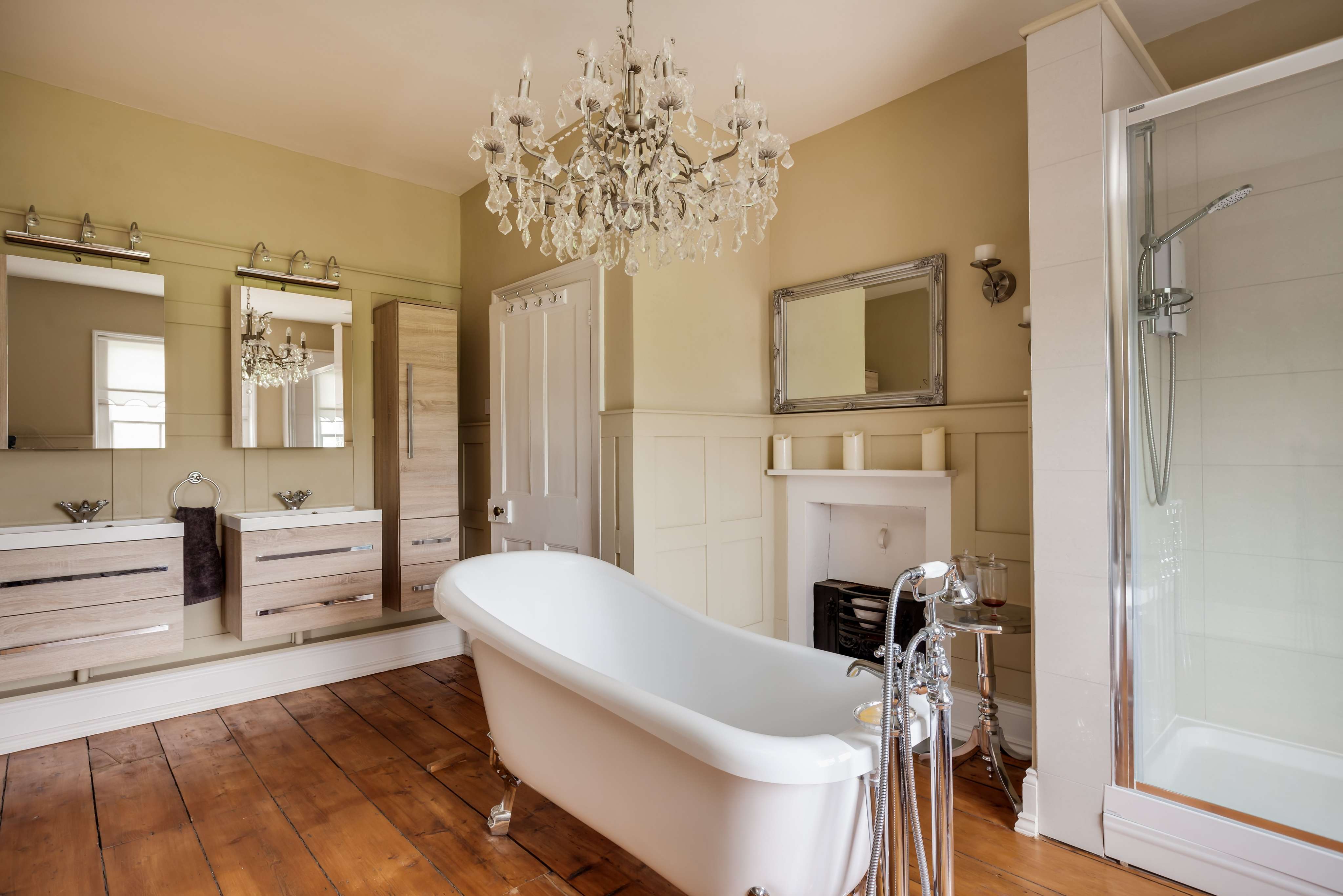 Victorian Bathroom Design with Modish Style