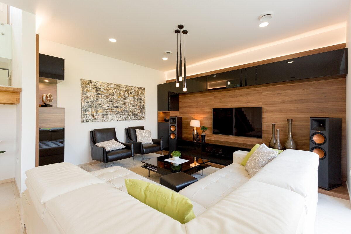 Black Leather Chairs for Living Room