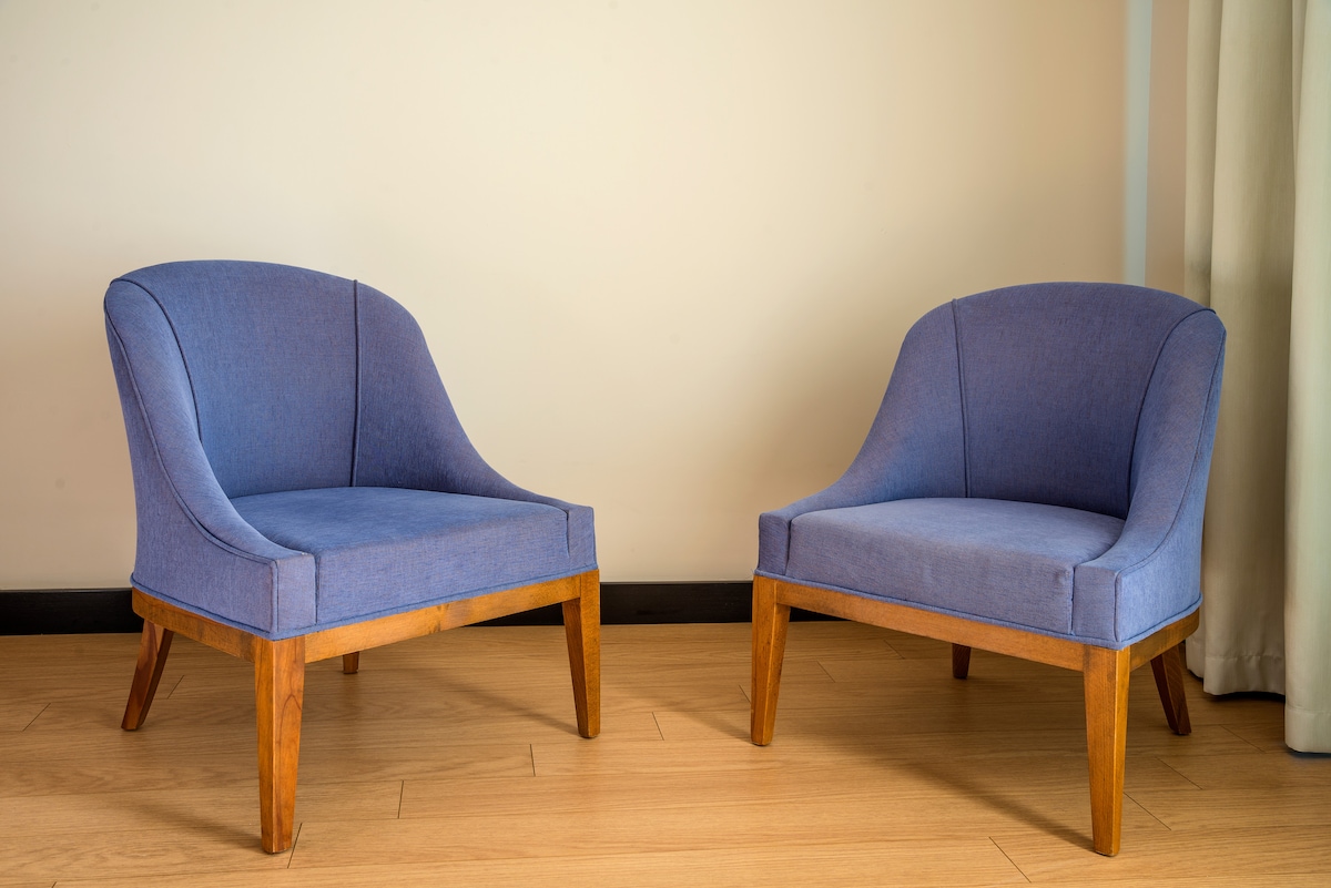 Living Room Design With Blue Arm Chairs