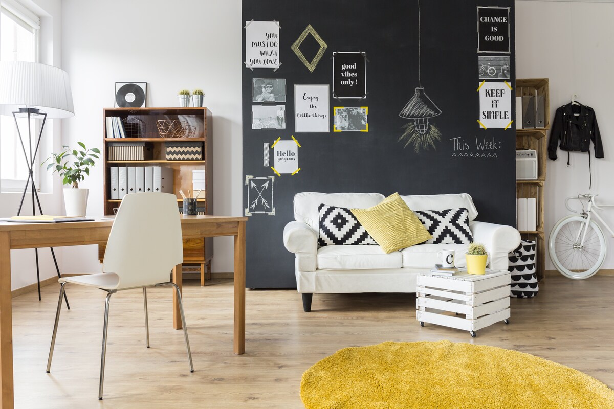 Vintage Living Room Design With Antiques