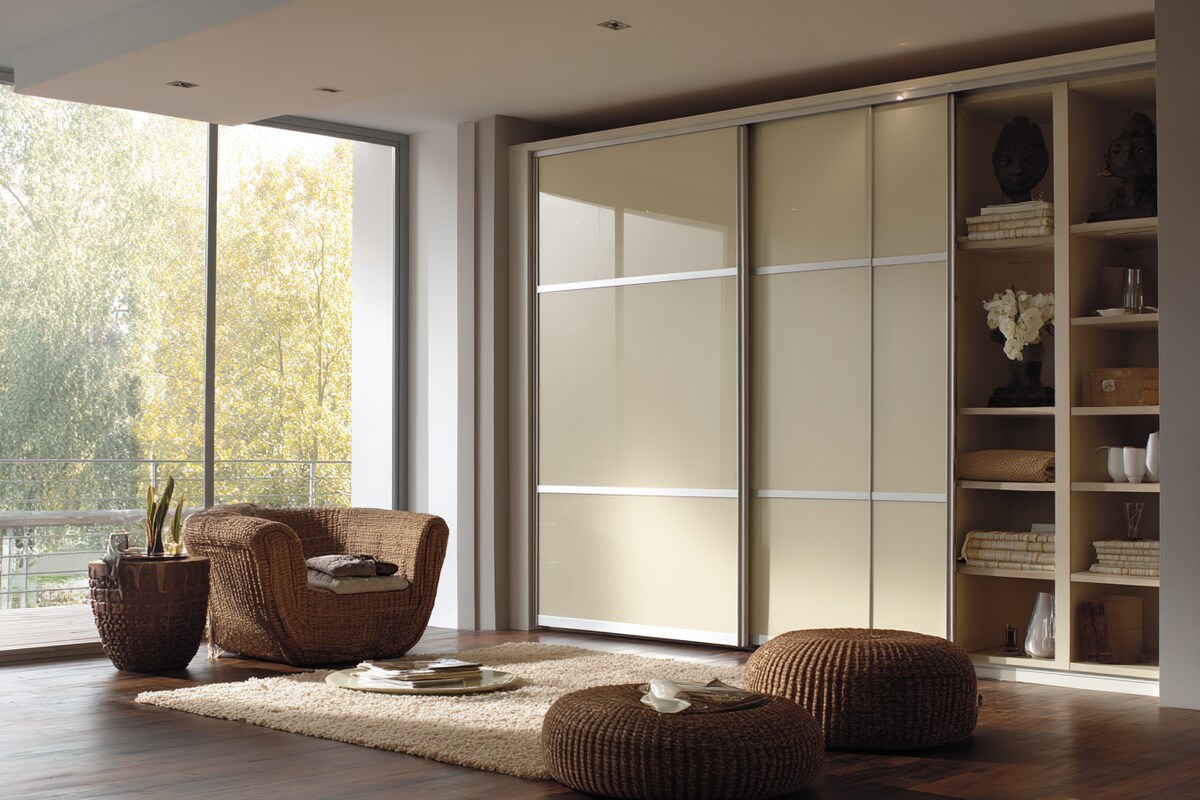 Contemporary 3-Door Sliding Wardrobe Design in Champagne and Ivory Finish Contemporary 3-Door Sliding Wardrobe Design in Champagne and Ivory Finish