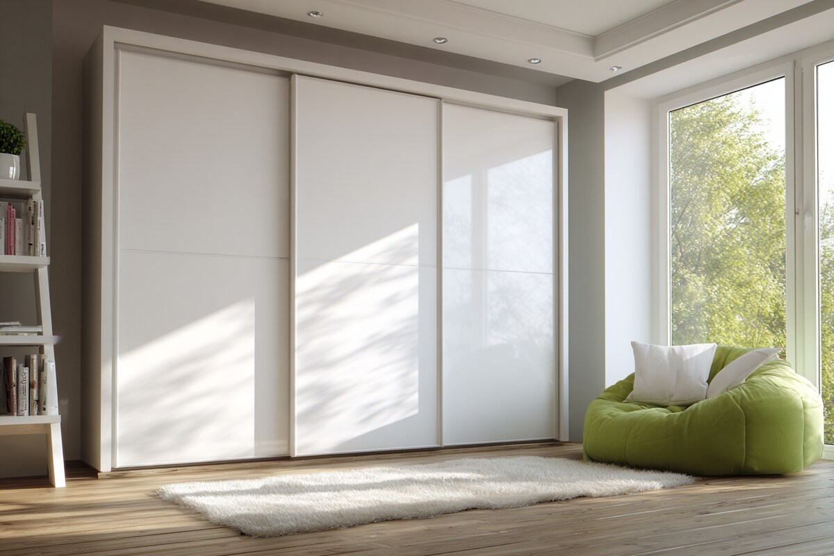 Contemporary 3-Door Sliding Wardrobe Design with White Finish Contemporary 3-Door Sliding Wardrobe Design with White Finish